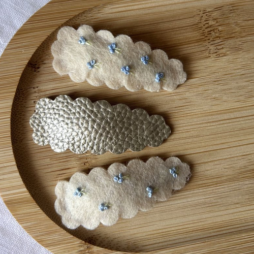 Lot de 3 barrettes bébé fille en feutrine brodée et simili cuir – pinces clic-clac faites main – cadeau naissance