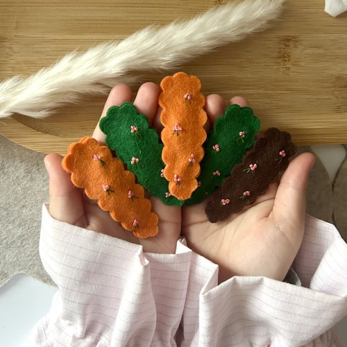 Lot de 5 barrettes bébé fille en feutrine brodée – pinces clic-clac faites main – accessoire cheveux – cadeau naissance
