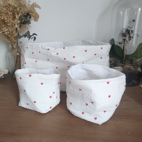 Trio de panières en tissu double gaze coeur.