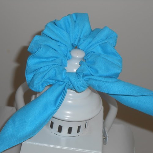 Chouchou foulard foulchie scrunchies court en tissu bleu lagon turquoise uni