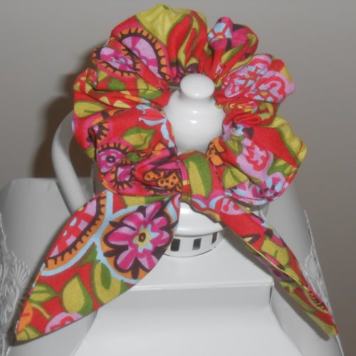 Chouchou foulard foulchie scrunchies court en tissu rouge imprimé coloré