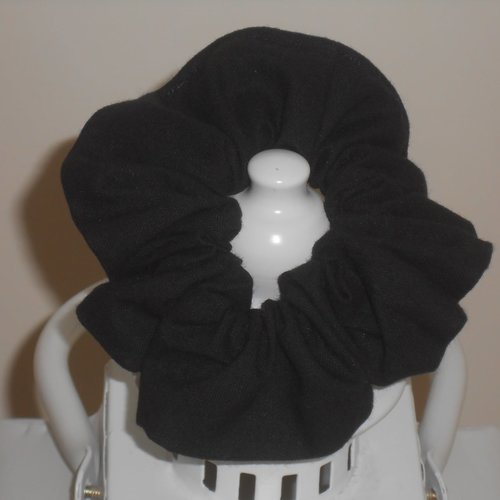 Chouchou foulard foulchie scrunchies simple en tissu noir uni