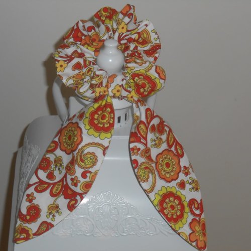 Chouchou foulard foulchie scrunchies long en tissu blanc fleurs orange jaune