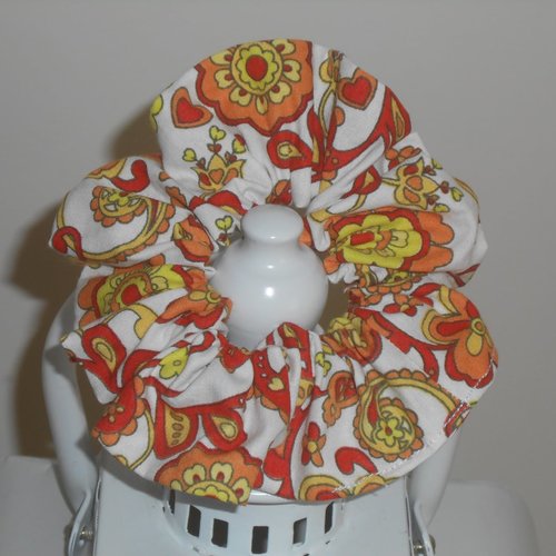 Chouchou foulard foulchie scrunchies simple en tissu blanc fleurs orange jaune