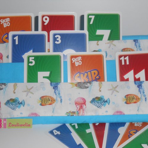 Porte cartes à jouer support cartes de jeux mains libres en tissu blanc imprimé poissons