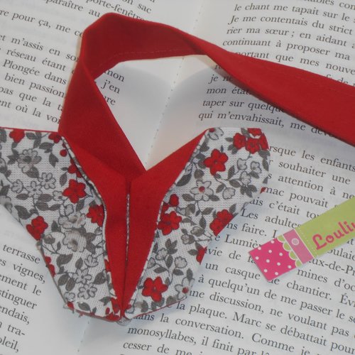 Marque pages livre forme papillon en origami en tissu rouge et fleuris coline