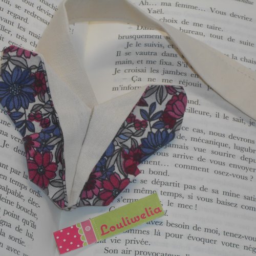 Marque pages livre forme papillon en origami en tissu écru imprimé fleurs