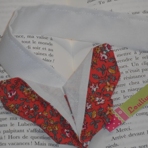 Marque pages livre forme papillon en origami en tissu rouge-orangé imprimé fleurs