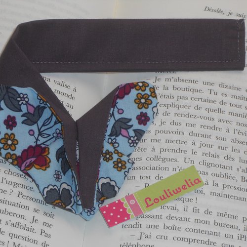 Marque pages livre forme papillon en origami en tissu bleu imprimé fleurs