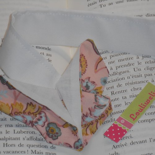 Marque pages livre forme papillon en origami en tissu rose imprimé fleurs