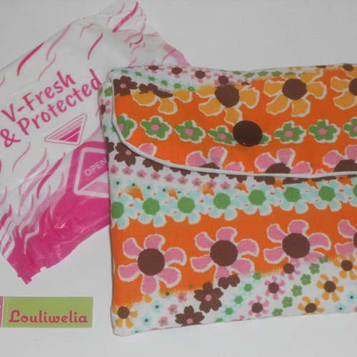 Pochette serviettes hygiéniques rangement housse trousse étui en tissu blanc et orange imprimé fleurs rosy