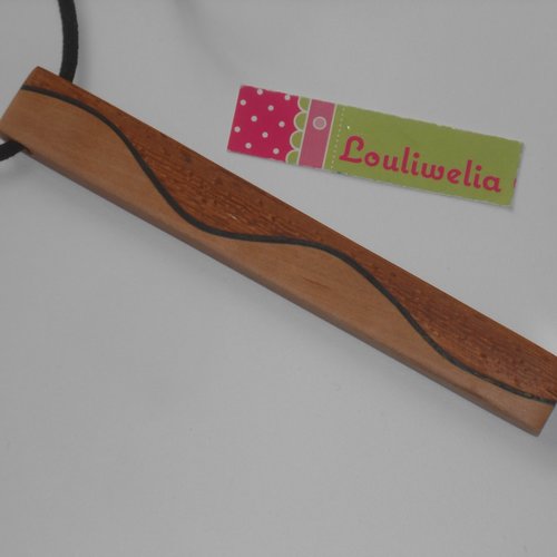 Long collier pendentif en bois bijou modèle unique original fabrication artisanat fait main