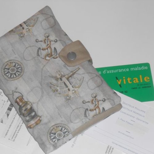 Pochette médicale porte ordonnance pharmacie carte vitale en tissu imprimé instruments maritimes homme perla