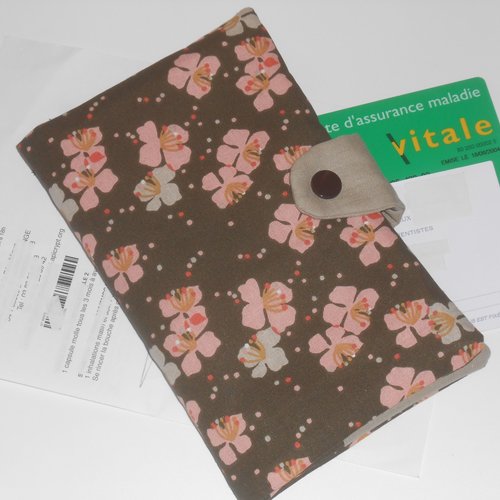 Pochette médicale porte ordonnance pharmacie carte vitale en tissu marron imprimé fleurs