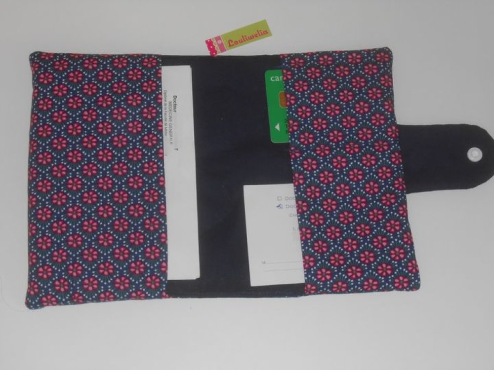 Pochette m?�dicale porte ordonnance pharmacie carte vitale en tissu bleu imprim?� fleurs - Un 