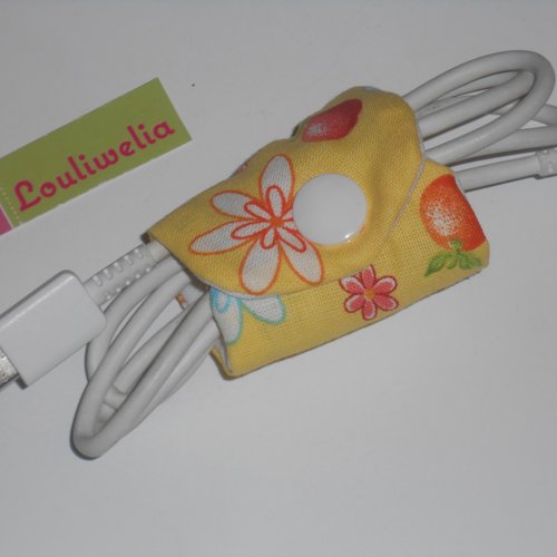 Lien à pression étui enrouleur de cable chargeur smartphone écouteur rangement en tissu jaune imprimé fruits et fleurs