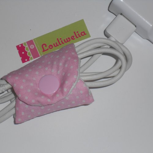 Lien à pression étui enrouleur de cable chargeur smartphone écouteur rangement en tissu rose imprimé petits pois blancs
