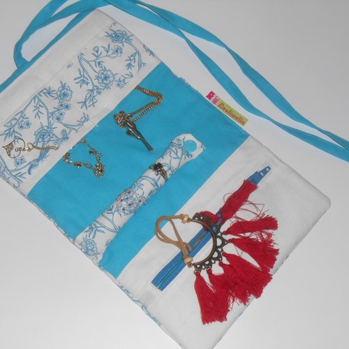 Pochette à bijoux trousse de rangement nomade pour voyages en tissu écru imprimé fleurs oiseaux bleus