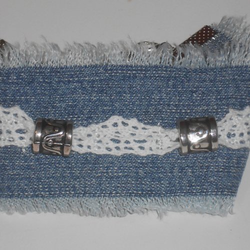 Bijoux bracelet en jean bleu et dentelle blanche modèle original fabrication artisanat fait main western cowboys country
