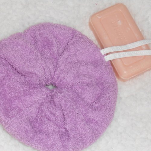 Bio fleur de douche / bain pour la toilette en éponge lilas douce et agréable