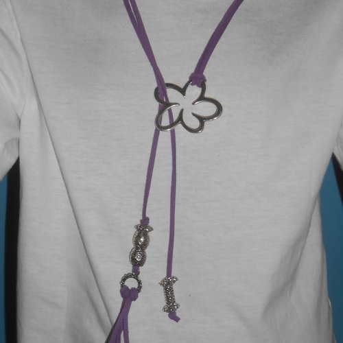 Bijoux collier sautoir long original désaxé pendentif fleurs suédine violet pendentif fleur