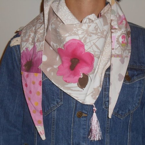 Grand chèche femme foulard automne/printemps multi-tissus bohème romantique fleurs tons rose/beige/écru/blanc