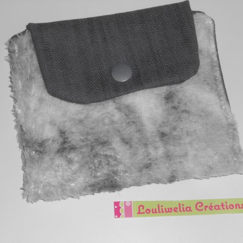 Pochette serviettes hygiéniques rangement housse trousse étui en tissu pilou pilou gris peluche tout doux