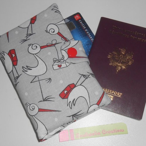 Pochette passeport voyages rangement étui en tissu gris imprimé cigognes alsaciennes