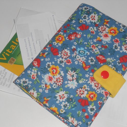 Pochette médicale porte ordonnance pharmacie carte vitale en tissu bleu imprimé petites fleurs perla