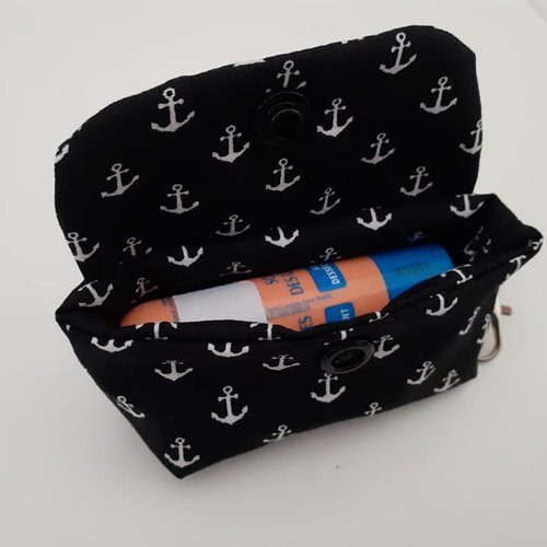 Etui tube baume à lèvres rouge à lèvres pochette rangement porte clés tissu homme noir ancres marine lola