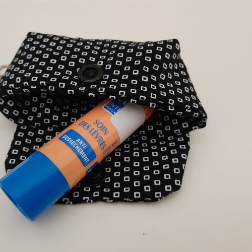 Etui tube baume à lèvres rouge à lèvres pochette rangement porte clés tissu noir cubes blancs lola
