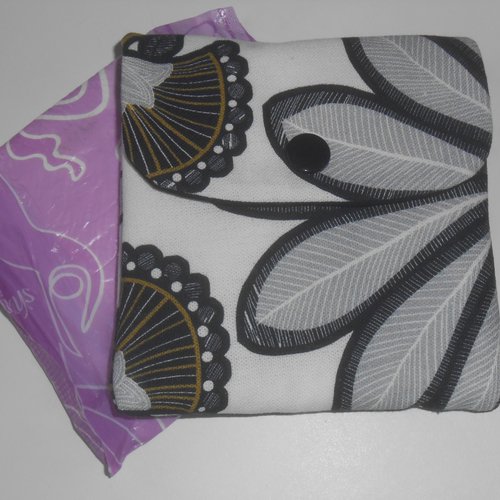Pochette serviettes hygiéniques rangement housse trousse étui en tissu blanc fleurs rétro rosy