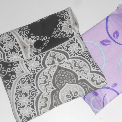 Pochette serviettes hygiéniques rangement housse trousse étui en tissu noir oriental rosy