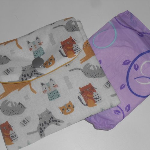 Pochette serviettes hygiéniques rangement housse trousse étui en tissu blanc chats rosy