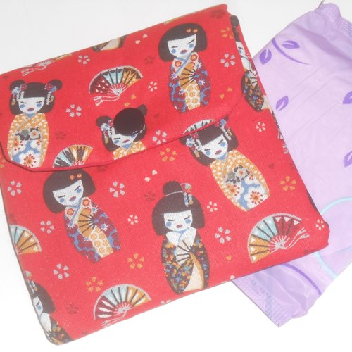 Pochette serviettes hygiéniques rangement housse trousse étui tissu rouge kokeshi rosy
