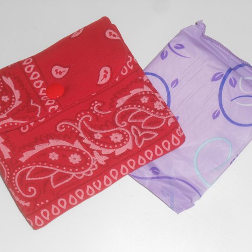 Pochette serviettes hygiéniques rangement housse trousse étui tissu rouge bandana rosy