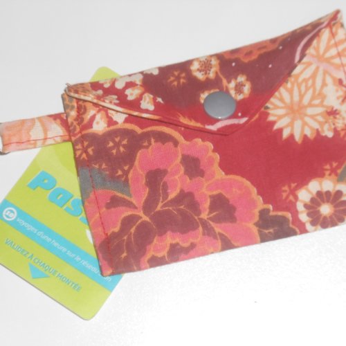 Carte bus etui / pochette pour titre transport carte bleue sur porte clés mousqueton en tissu rouge bordeaux marie
