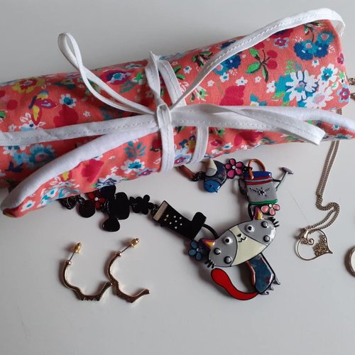 Pochette à bijoux trousse de rangement nomade pour voyages en tissu corail imprimé fleurettes lana
