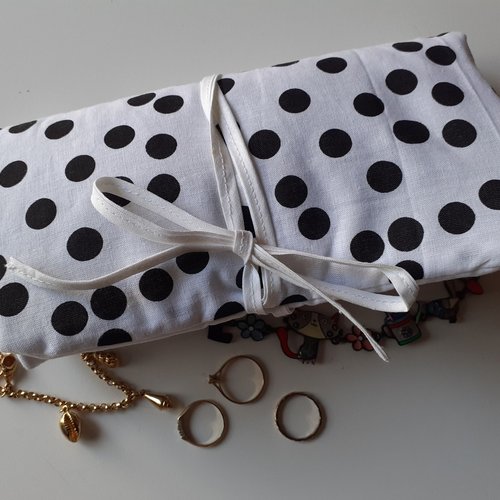 Pochette à bijoux trousse de rangement nomade pour voyages en tissu blanc pois noirs lana