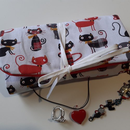 Pochette à bijoux trousse de rangement nomade pour voyages tissu blanc rouge chatslana