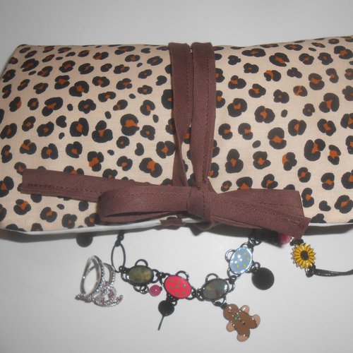 Pochette à bijoux trousse de rangement nomade pour voyages tissu beige animal lana