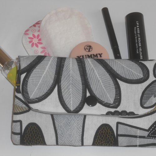 Pochette nomade rangement trousse plate housse étui lavable réutilisable maquillage protège slip blanc grosses fleurs audrey