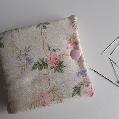 Pochette étui pique aiguilles à coudre / broderie tissu écru rose rétro manon