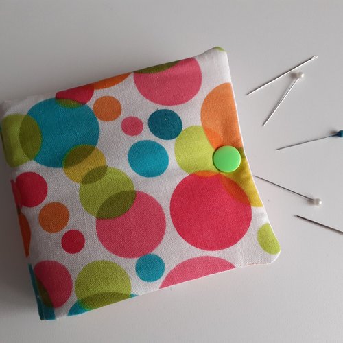 Pochette étui pique aiguilles à coudre / broderie tissu blanc pois colorés manon