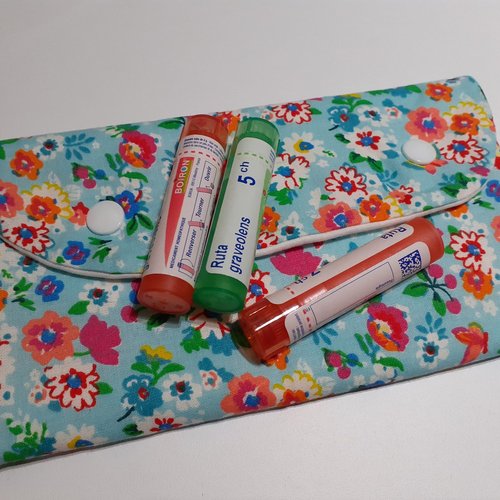 Grande pochette 16 tubes homéopathie granules médicaments pharmacie housse eau bleu vert anais