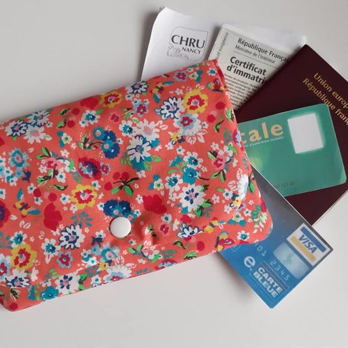 Pochette format carte postale documents administratifs rangement papier voiture pharmacie passeport identité corail fleurs carole