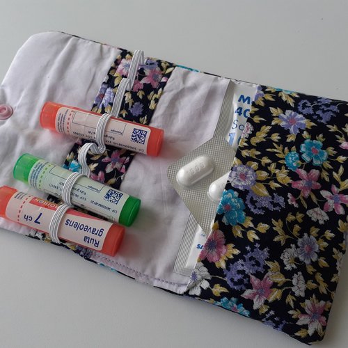 Pochette homéopathie tubes granules médicaments pharmacie housse tissu bleu marine fleurs anais