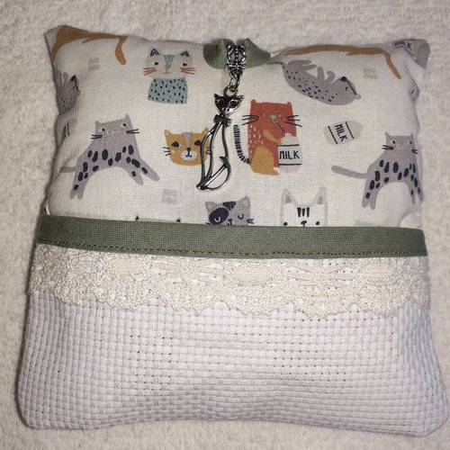 A broder support petit coussin en toile aida et coton blanc imprimé chats rigolos ophelia