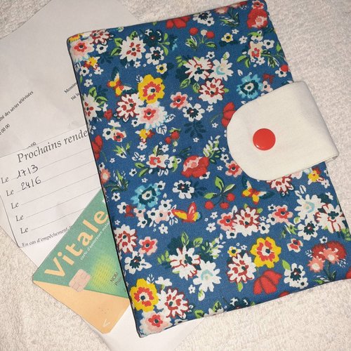 Pochette médicale porte ordonnance pharmacie carte vitale en tissu bleu petites fleurs perla