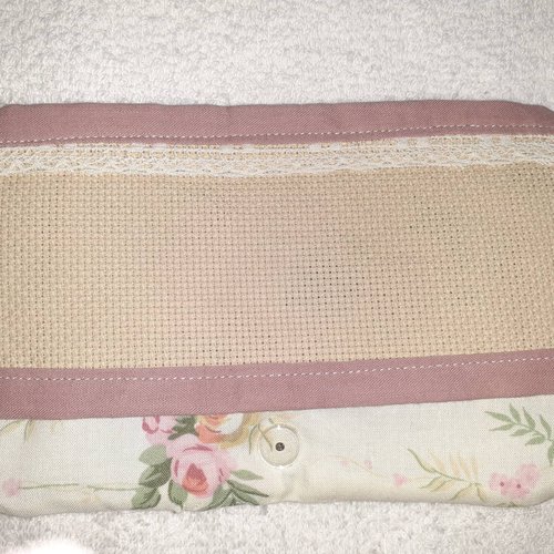 A broder ouvrage support pochette documents coton écru fleurs romantique toile d'aida beige 5.5 point de croix ophelia